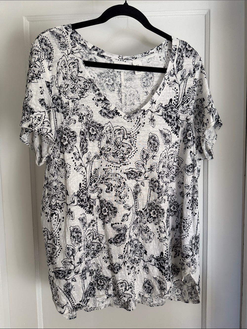Rachel Zoe White Short Sleeve V-Neck Tee with Black Floral Print